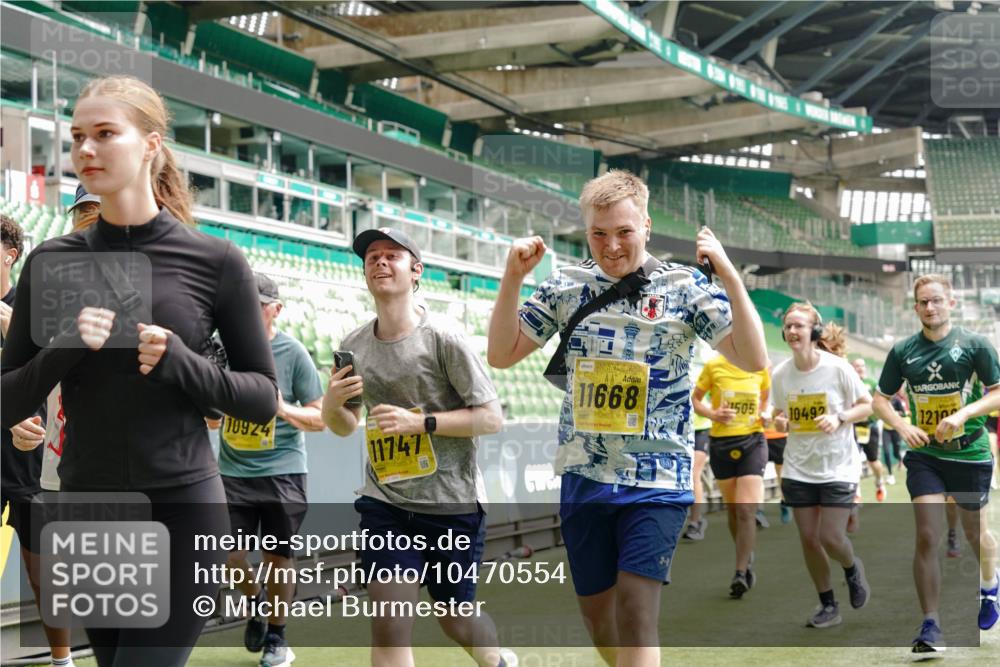 13.09.2026 - 21. swb-Marathon Bremen Michael Burmester http://msf.ph/oto/10470554 13.09.2026 10:36:34 Laufen im Stadion 10092, 10144, 10150, 10152, 10153, 10154, 10160, 10173, 10175, 10181, 10182, 10186, 10187, 10195, 10198, 10237, 10245, 10251, 10257, 10263, 10272, 10275, 10278, 10291, 10296, 10306, 10309, 10315, 10327, 10331, 10332, 10338, 10357, 10377, 10382, 10390, 10403, 10409, 10411, 10420, 10427, 10429, 10439, 10444, 10473, 10477, 10481, 10492, 10497, 10500, 10516, 10531, 10560, 10569, 10607, 10613, 10617, 10633, 10636, 10647, 10648, 10659, 10663, 10671, 10672, 10715 meine-sportfotos.de