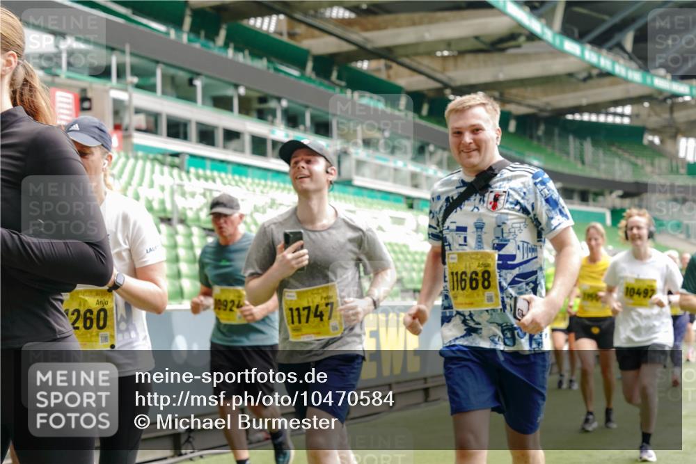 13.09.2026 - 21. swb-Marathon Bremen Michael Burmester http://msf.ph/oto/10470584 13.09.2026 10:36:34 Laufen im Stadion 10092, 10144, 10150, 10152, 10153, 10154, 10160, 10173, 10175, 10181, 10182, 10186, 10187, 10195, 10198, 10237, 10245, 10251, 10257, 10263, 10272, 10275, 10278, 10291, 10296, 10306, 10309, 10315, 10327, 10331, 10332, 10338, 10357, 10377, 10382, 10390, 10403, 10409, 10411, 10420, 10427, 10429, 10439, 10444, 10473, 10477, 10481, 10492, 10497, 10500, 10516, 10531, 10560, 10569, 10607, 10613, 10617, 10633, 10636, 10647, 10648, 10659, 10663, 10671, 10672, 10715 meine-sportfotos.de