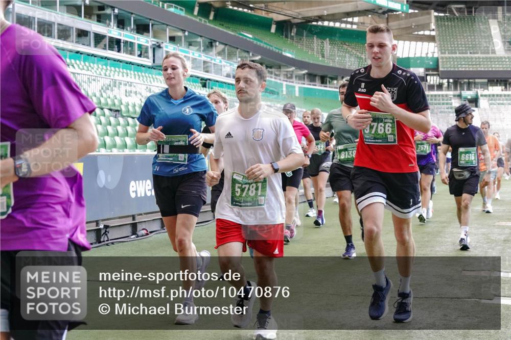 13.09.2026 - 21. swb-Marathon Bremen Michael Burmester http://msf.ph/oto/10470876 13.09.2026 13:14:27 Laufen im Stadion 266, 270, 278, 300, 349, 414, 460, 576, 600, 631, 702, 768, 950, 956, 1005, 1008, 1047, 1143, 1392, 1408, 1426, 1573, 1596, 1641, 1818, 1819, 1991, 2024, 2035, 2079, 2233, 2314, 2387, 2412, 2439, 2457, 2466, 2484, 2494, 2521, 2540, 2564, 2612, 2665, 2690, 2691, 2693, 2737, 2773, 2816, 2829, 2838, 2861, 2865, 2884, 2887, 2921, 2958, 2972, 2978, 3016, 3111, 3209, 3253, 3277, 3304, 3313, 3355, 3378, 3405, 3428, 3653, 3661, 3670, 3680, 4034, 4080, 4306, 703 meine-sportfotos.de