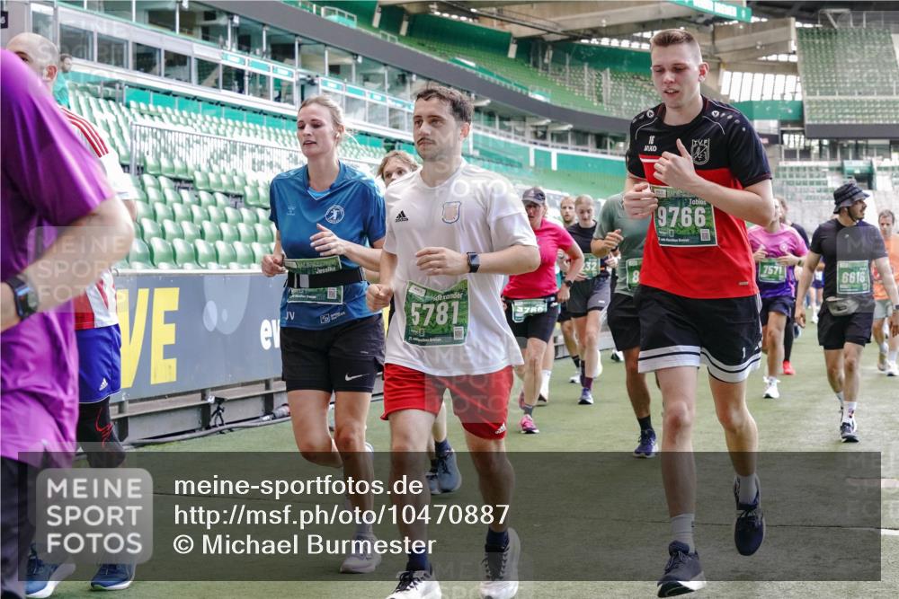 13.09.2026 - 21. swb-Marathon Bremen Michael Burmester http://msf.ph/oto/10470887 13.09.2026 13:14:27 Laufen im Stadion 266, 270, 278, 300, 349, 414, 460, 576, 600, 631, 702, 768, 950, 956, 1005, 1008, 1047, 1143, 1392, 1408, 1426, 1573, 1596, 1641, 1818, 1819, 1991, 2024, 2035, 2079, 2233, 2314, 2387, 2412, 2439, 2457, 2466, 2484, 2494, 2521, 2540, 2564, 2612, 2665, 2690, 2691, 2693, 2737, 2773, 2816, 2829, 2838, 2861, 2865, 2884, 2887, 2921, 2958, 2972, 2978, 3016, 3111, 3209, 3253, 3277, 3304, 3313, 3355, 3378, 3405, 3428, 3653, 3661, 3670, 3680, 4034, 4080, 4306, 703 meine-sportfotos.de