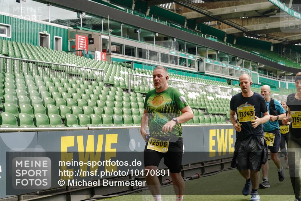 13.09.2026 - 21. swb-Marathon Bremen Michael Burmester http://msf.ph/oto/10470891 13.09.2026 10:36:41 Laufen im Stadion 10092, 10150, 10152, 10153, 10154, 10160, 10173, 10175, 10181, 10182, 10186, 10187, 10195, 10198, 10237, 10245, 10251, 10257, 10263, 10272, 10275, 10278, 10291, 10296, 10306, 10309, 10315, 10327, 10331, 10332, 10338, 10357, 10377, 10382, 10390, 10403, 10409, 10411, 10420, 10429, 10439, 10444, 10473, 10477, 10481, 10492, 10497, 10500, 10516, 10531, 10560, 10569, 10598, 10607, 10613, 10617, 10633, 10636, 10647, 10648, 10659, 10663, 10671, 10672, 10674, 10715 meine-sportfotos.de