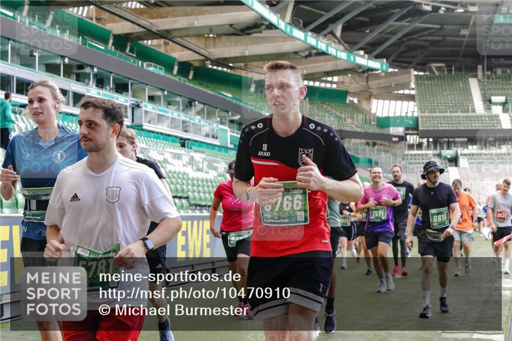 13.09.2026 - 21. swb-Marathon Bremen Michael Burmester http://msf.ph/oto/10470910 13.09.2026 13:14:27 Laufen im Stadion 266, 270, 278, 300, 349, 414, 460, 576, 600, 631, 702, 768, 950, 956, 1005, 1008, 1047, 1143, 1392, 1408, 1426, 1573, 1596, 1641, 1818, 1819, 1991, 2024, 2035, 2079, 2233, 2314, 2387, 2412, 2439, 2457, 2466, 2484, 2494, 2521, 2540, 2564, 2612, 2665, 2690, 2691, 2693, 2737, 2773, 2816, 2829, 2838, 2861, 2865, 2884, 2887, 2921, 2958, 2972, 2978, 3016, 3111, 3209, 3253, 3277, 3304, 3313, 3355, 3378, 3405, 3428, 3653, 3661, 3670, 3680, 4034, 4080, 4306, 703 meine-sportfotos.de