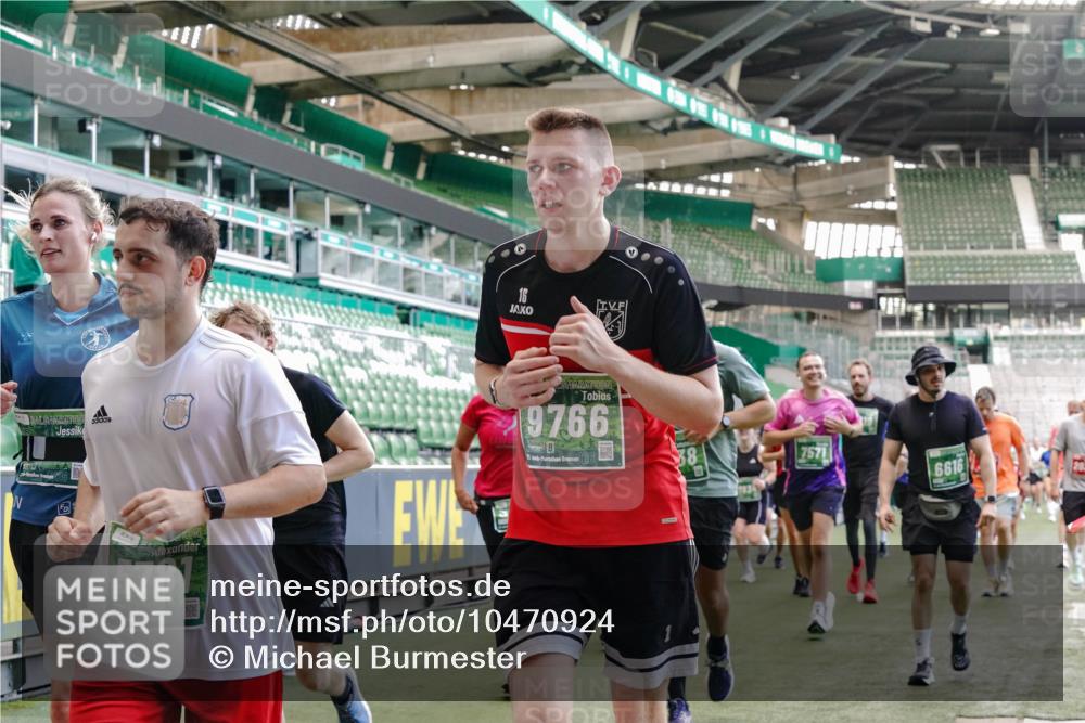13.09.2026 - 21. swb-Marathon Bremen Michael Burmester http://msf.ph/oto/10470924 13.09.2026 13:14:27 Laufen im Stadion 266, 270, 278, 300, 349, 414, 460, 576, 600, 631, 702, 768, 950, 956, 1005, 1008, 1047, 1143, 1392, 1408, 1426, 1573, 1596, 1641, 1818, 1819, 1991, 2024, 2035, 2079, 2233, 2314, 2387, 2412, 2439, 2457, 2466, 2484, 2494, 2521, 2540, 2564, 2612, 2665, 2690, 2691, 2693, 2737, 2773, 2816, 2829, 2838, 2861, 2865, 2884, 2887, 2921, 2958, 2972, 2978, 3016, 3111, 3209, 3253, 3277, 3304, 3313, 3355, 3378, 3405, 3428, 3653, 3661, 3670, 3680, 4034, 4080, 4306, 703 meine-sportfotos.de