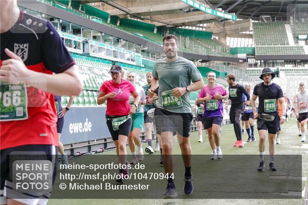 13.09.2026 - 21. swb-Marathon Bremen Michael Burmester http://msf.ph/oto/10470944 13.09.2026 13:14:28 Laufen im Stadion 266, 270, 278, 300, 349, 414, 460, 576, 600, 631, 702, 768, 950, 956, 1005, 1008, 1047, 1143, 1392, 1408, 1426, 1573, 1596, 1641, 1818, 1819, 1991, 2024, 2035, 2079, 2233, 2235, 2314, 2359, 2387, 2412, 2439, 2457, 2466, 2484, 2494, 2521, 2540, 2564, 2612, 2665, 2690, 2691, 2693, 2737, 2773, 2816, 2829, 2838, 2861, 2865, 2884, 2887, 2921, 2958, 2972, 2978, 3016, 3111, 3209, 3253, 3277, 3304, 3313, 3355, 3378, 3405, 3428, 3653, 3661, 3670, 3680, 4034, 4080, 4306, 703 meine-sportfotos.de