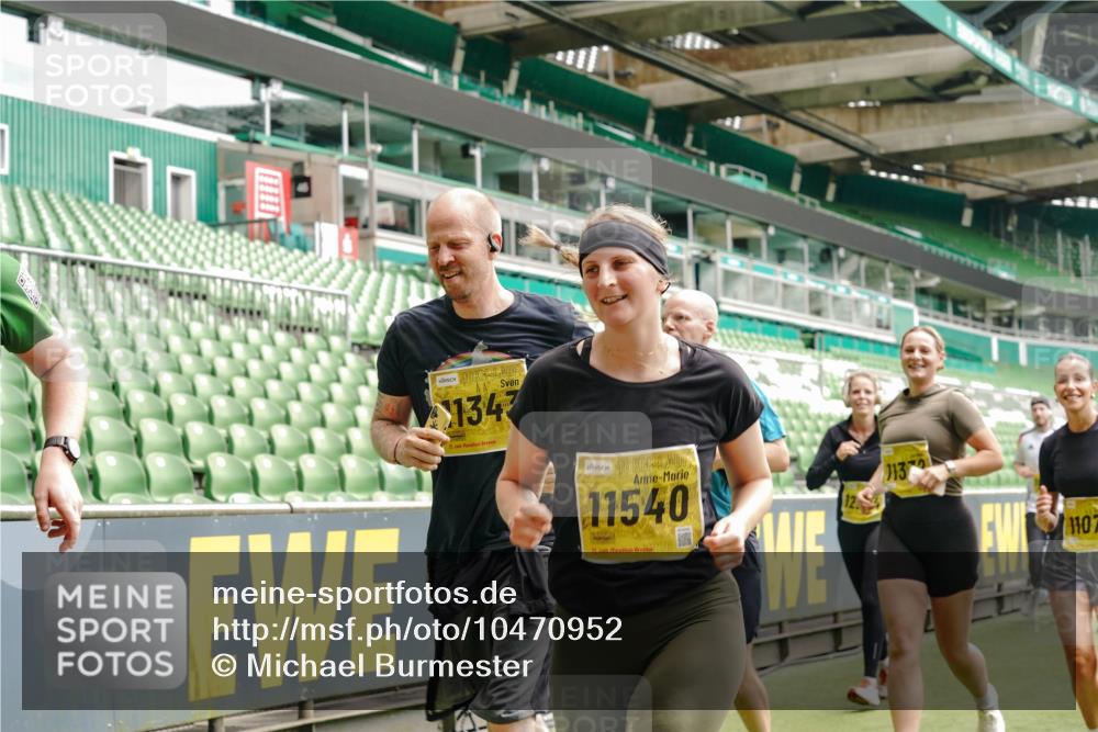13.09.2026 - 21. swb-Marathon Bremen Michael Burmester http://msf.ph/oto/10470952 13.09.2026 10:36:42 Laufen im Stadion 10092, 10150, 10152, 10153, 10154, 10160, 10173, 10175, 10181, 10182, 10186, 10187, 10195, 10198, 10237, 10245, 10251, 10257, 10263, 10272, 10275, 10278, 10291, 10296, 10306, 10309, 10315, 10327, 10331, 10332, 10338, 10357, 10377, 10382, 10390, 10403, 10409, 10411, 10420, 10429, 10439, 10444, 10473, 10477, 10481, 10492, 10497, 10500, 10516, 10531, 10560, 10569, 10598, 10607, 10613, 10617, 10633, 10636, 10647, 10648, 10659, 10663, 10671, 10672, 10674 meine-sportfotos.de