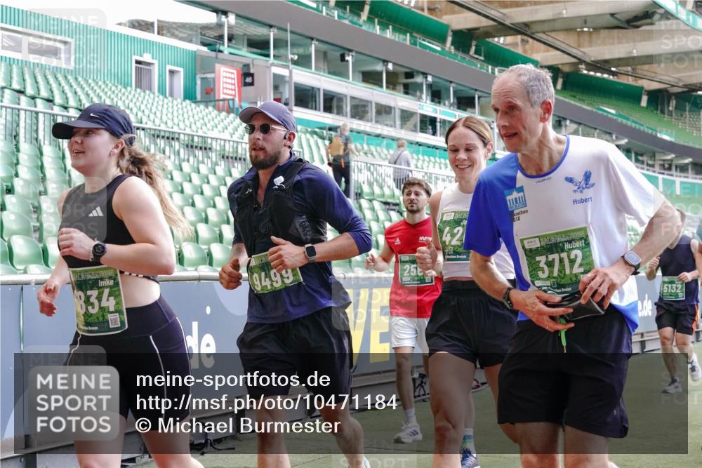 13.09.2026 - 21. swb-Marathon Bremen Michael Burmester http://msf.ph/oto/10471184 13.09.2026 13:14:34 Laufen im Stadion 266, 270, 278, 300, 414, 460, 576, 600, 631, 768, 950, 956, 1005, 1008, 1047, 1143, 1392, 1408, 1426, 1573, 1596, 1818, 1819, 1991, 2024, 2035, 2079, 2233, 2235, 2314, 2359, 2387, 2412, 2439, 2457, 2466, 2484, 2494, 2521, 2540, 2564, 2612, 2665, 2690, 2691, 2693, 2737, 2760, 2773, 2816, 2829, 2838, 2861, 2865, 2887, 2921, 2958, 2972, 2978, 3016, 3111, 3209, 3277, 3304, 3313, 3355, 3378, 3405, 3428, 3653, 3661, 3670, 3680, 3829, 4034, 4080, 4306, 703 meine-sportfotos.de