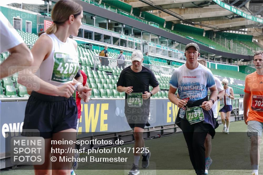 13.09.2026 - 21. swb-Marathon Bremen Michael Burmester http://msf.ph/oto/10471225 13.09.2026 13:14:35 Laufen im Stadion 263, 266, 270, 278, 300, 414, 460, 576, 600, 631, 768, 950, 956, 1005, 1008, 1047, 1143, 1392, 1408, 1426, 1573, 1596, 1818, 1819, 1991, 2024, 2035, 2079, 2233, 2235, 2314, 2359, 2387, 2412, 2457, 2466, 2484, 2494, 2521, 2540, 2564, 2612, 2665, 2690, 2691, 2693, 2737, 2760, 2773, 2816, 2829, 2838, 2859, 2861, 2865, 2887, 2921, 2958, 2972, 2978, 3016, 3111, 3209, 3277, 3304, 3313, 3355, 3378, 3405, 3428, 3653, 3661, 3670, 3680, 3829, 4034, 4080, 4306, 703 meine-sportfotos.de