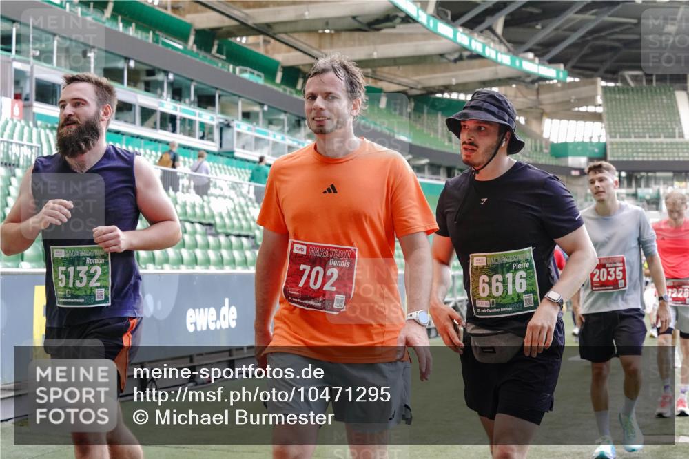 13.09.2026 - 21. swb-Marathon Bremen Michael Burmester http://msf.ph/oto/10471295 13.09.2026 13:14:37 Laufen im Stadion 263, 266, 270, 278, 300, 414, 460, 576, 600, 631, 768, 950, 956, 1005, 1008, 1047, 1392, 1408, 1426, 1573, 1596, 1818, 1819, 2024, 2035, 2079, 2233, 2235, 2314, 2359, 2387, 2412, 2457, 2466, 2484, 2494, 2521, 2540, 2564, 2612, 2690, 2691, 2693, 2737, 2760, 2783, 2816, 2829, 2838, 2859, 2861, 2865, 2887, 2921, 2958, 2972, 2978, 3016, 3111, 3209, 3277, 3304, 3355, 3378, 3405, 3428, 3653, 3661, 3670, 3680, 3829, 4034, 4080, 4306, 703 meine-sportfotos.de