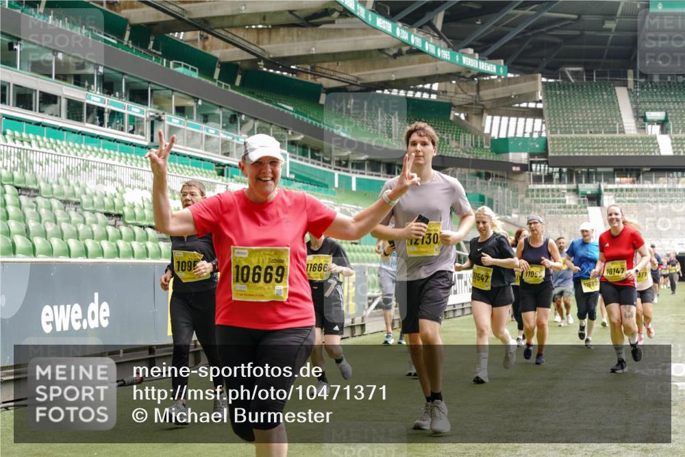 13.09.2026 - 21. swb-Marathon Bremen Michael Burmester http://msf.ph/oto/10471371 13.09.2026 10:36:53 Laufen im Stadion 10092, 10150, 10152, 10153, 10154, 10160, 10181, 10182, 10186, 10187, 10195, 10198, 10237, 10251, 10257, 10263, 10272, 10273, 10274, 10275, 10278, 10291, 10296, 10306, 10309, 10315, 10323, 10327, 10331, 10332, 10338, 10357, 10382, 10390, 10403, 10409, 10411, 10420, 10429, 10439, 10444, 10473, 10477, 10481, 10497, 10500, 10516, 10531, 10560, 10569, 10598, 10607, 10613, 10617, 10633, 10636, 10647, 10648, 10659, 10663, 10671, 10672, 10674 meine-sportfotos.de