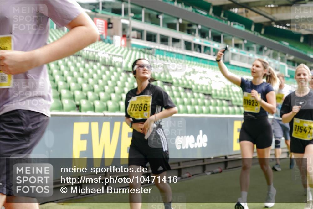 13.09.2026 - 21. swb-Marathon Bremen Michael Burmester http://msf.ph/oto/10471416 13.09.2026 10:36:56 Laufen im Stadion 10090, 10091, 10092, 10150, 10152, 10153, 10154, 10160, 10181, 10182, 10186, 10187, 10195, 10198, 10237, 10251, 10257, 10263, 10272, 10273, 10274, 10275, 10278, 10283, 10291, 10296, 10306, 10315, 10323, 10327, 10331, 10332, 10338, 10357, 10382, 10390, 10403, 10409, 10411, 10420, 10429, 10439, 10444, 10473, 10477, 10481, 10497, 10500, 10516, 10531, 10560, 10569, 10598, 10607, 10613, 10617, 10633, 10636, 10647, 10648, 10659, 10663, 10671, 10672, 10674 meine-sportfotos.de