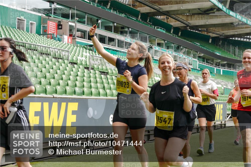 13.09.2026 - 21. swb-Marathon Bremen Michael Burmester http://msf.ph/oto/10471444 13.09.2026 10:36:56 Laufen im Stadion 10090, 10091, 10092, 10150, 10152, 10153, 10154, 10160, 10181, 10182, 10186, 10187, 10195, 10198, 10237, 10251, 10257, 10263, 10272, 10273, 10274, 10275, 10278, 10283, 10291, 10296, 10306, 10315, 10323, 10327, 10331, 10332, 10338, 10357, 10382, 10390, 10403, 10409, 10411, 10420, 10429, 10439, 10444, 10473, 10477, 10481, 10497, 10500, 10516, 10531, 10560, 10569, 10598, 10607, 10613, 10617, 10633, 10636, 10647, 10648, 10659, 10663, 10671, 10672, 10674 meine-sportfotos.de