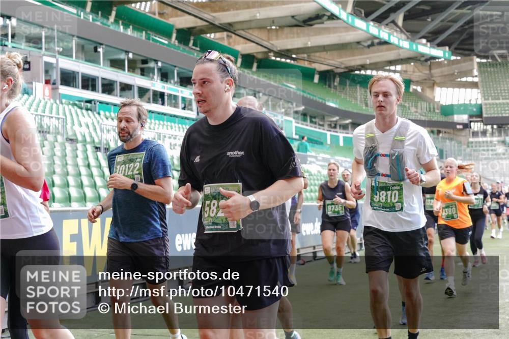 13.09.2026 - 21. swb-Marathon Bremen Michael Burmester http://msf.ph/oto/10471540 13.09.2026 13:14:45 Laufen im Stadion 263, 266, 270, 300, 414, 460, 600, 631, 768, 956, 1008, 1047, 1392, 1408, 1426, 1573, 1596, 1818, 1819, 2024, 2035, 2079, 2233, 2235, 2314, 2359, 2385, 2386, 2387, 2412, 2457, 2466, 2484, 2494, 2521, 2540, 2564, 2667, 2690, 2691, 2693, 2737, 2760, 2783, 2829, 2838, 2859, 2861, 2865, 2887, 2958, 2972, 2978, 3111, 3157, 3185, 3209, 3277, 3304, 3355, 3378, 3405, 3428, 3653, 3661, 3670, 3680, 3829, 4034, 4080, 4306, 703 meine-sportfotos.de