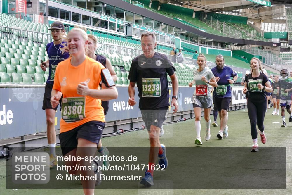 13.09.2026 - 21. swb-Marathon Bremen Michael Burmester http://msf.ph/oto/10471622 13.09.2026 13:14:48 Laufen im Stadion 263, 266, 270, 300, 414, 460, 600, 631, 768, 956, 1008, 1047, 1392, 1408, 1426, 1573, 1596, 1818, 1819, 2024, 2035, 2079, 2233, 2235, 2314, 2359, 2385, 2386, 2387, 2412, 2457, 2466, 2484, 2494, 2521, 2540, 2564, 2667, 2690, 2691, 2693, 2737, 2760, 2783, 2829, 2838, 2859, 2861, 2865, 2874, 2887, 2958, 2972, 2978, 3111, 3157, 3185, 3209, 3277, 3304, 3355, 3378, 3405, 3428, 3653, 3661, 3670, 3680, 3829, 4034, 4080, 4306, 703 meine-sportfotos.de