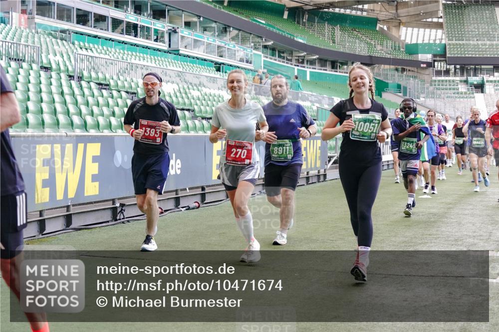 13.09.2026 - 21. swb-Marathon Bremen Michael Burmester http://msf.ph/oto/10471674 13.09.2026 13:14:49 Laufen im Stadion 263, 266, 270, 300, 414, 460, 600, 631, 768, 956, 1008, 1047, 1392, 1408, 1426, 1573, 1596, 1818, 1819, 2024, 2035, 2079, 2233, 2235, 2314, 2359, 2385, 2386, 2387, 2412, 2457, 2466, 2484, 2494, 2521, 2540, 2564, 2667, 2690, 2691, 2693, 2737, 2760, 2783, 2829, 2838, 2859, 2861, 2865, 2874, 2887, 2958, 2972, 2978, 3111, 3157, 3185, 3209, 3265, 3277, 3304, 3355, 3378, 3405, 3428, 3653, 3661, 3670, 3680, 3829, 4034, 4080, 4306, 703 meine-sportfotos.de