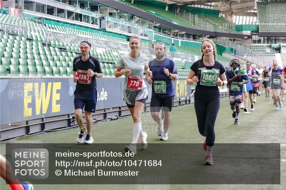 13.09.2026 - 21. swb-Marathon Bremen Michael Burmester http://msf.ph/oto/10471684 13.09.2026 13:14:49 Laufen im Stadion 263, 266, 270, 300, 414, 460, 600, 631, 768, 956, 1008, 1047, 1392, 1408, 1426, 1573, 1596, 1818, 1819, 2024, 2035, 2079, 2233, 2235, 2314, 2359, 2385, 2386, 2387, 2412, 2457, 2466, 2484, 2494, 2521, 2540, 2564, 2667, 2690, 2691, 2693, 2737, 2760, 2783, 2829, 2838, 2859, 2861, 2865, 2874, 2887, 2958, 2972, 2978, 3111, 3157, 3185, 3209, 3265, 3277, 3304, 3355, 3378, 3405, 3428, 3653, 3661, 3670, 3680, 3829, 4034, 4080, 4306, 703 meine-sportfotos.de