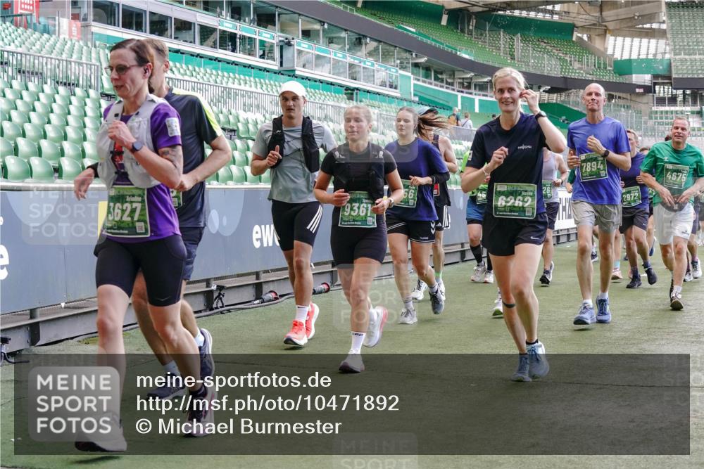 13.09.2026 - 21. swb-Marathon Bremen Michael Burmester http://msf.ph/oto/10471892 13.09.2026 13:14:54 Laufen im Stadion 263, 266, 300, 414, 460, 600, 631, 768, 956, 1008, 1047, 1392, 1408, 1573, 1596, 1818, 1819, 1874, 2024, 2035, 2079, 2233, 2235, 2314, 2359, 2385, 2386, 2387, 2412, 2457, 2466, 2484, 2494, 2521, 2540, 2564, 2667, 2690, 2691, 2693, 2737, 2760, 2783, 2829, 2838, 2859, 2861, 2865, 2874, 2887, 2958, 2972, 2978, 3075, 3111, 3157, 3165, 3185, 3209, 3265, 3304, 3355, 3378, 3382, 3405, 3428, 3653, 3661, 3670, 3680, 3829, 4034, 4080, 4306, 703 meine-sportfotos.de