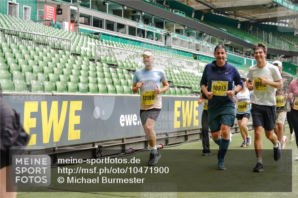 13.09.2026 - 21. swb-Marathon Bremen Michael Burmester http://msf.ph/oto/10471900 13.09.2026 10:37:10 Laufen im Stadion 10090, 10091, 10092, 10150, 10152, 10153, 10154, 10160, 10186, 10187, 10198, 10237, 10251, 10257, 10263, 10272, 10273, 10274, 10275, 10278, 10283, 10291, 10296, 10306, 10315, 10323, 10327, 10331, 10332, 10338, 10357, 10375, 10376, 10382, 10390, 10403, 10409, 10411, 10420, 10429, 10432, 10439, 10444, 10473, 10481, 10488, 10497, 10500, 10516, 10531, 10560, 10569, 10598, 10607, 10613, 10633, 10647, 10648, 10654, 10659, 10663, 10671, 10672, 10674 meine-sportfotos.de