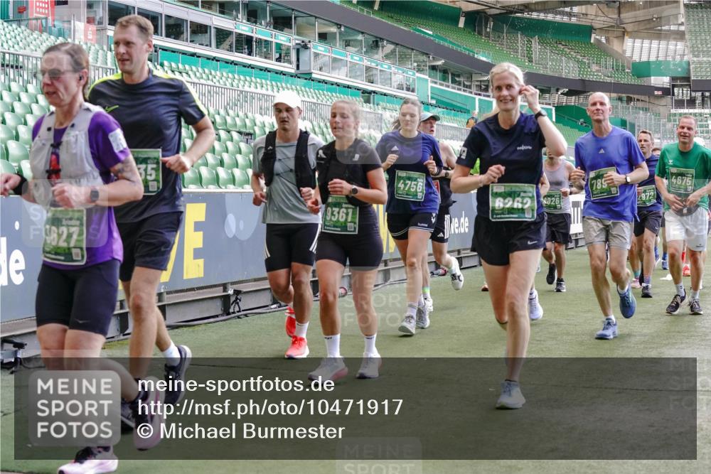 13.09.2026 - 21. swb-Marathon Bremen Michael Burmester http://msf.ph/oto/10471917 13.09.2026 13:14:54 Laufen im Stadion 263, 266, 300, 414, 460, 600, 631, 768, 956, 1008, 1047, 1392, 1408, 1573, 1596, 1818, 1819, 1874, 2024, 2035, 2079, 2233, 2235, 2314, 2359, 2385, 2386, 2387, 2412, 2457, 2466, 2484, 2494, 2521, 2540, 2564, 2667, 2690, 2691, 2693, 2737, 2760, 2783, 2829, 2838, 2859, 2861, 2865, 2874, 2887, 2958, 2972, 2978, 3075, 3111, 3157, 3165, 3185, 3209, 3265, 3304, 3355, 3378, 3382, 3405, 3428, 3653, 3661, 3670, 3680, 3829, 4034, 4080, 4306, 703 meine-sportfotos.de
