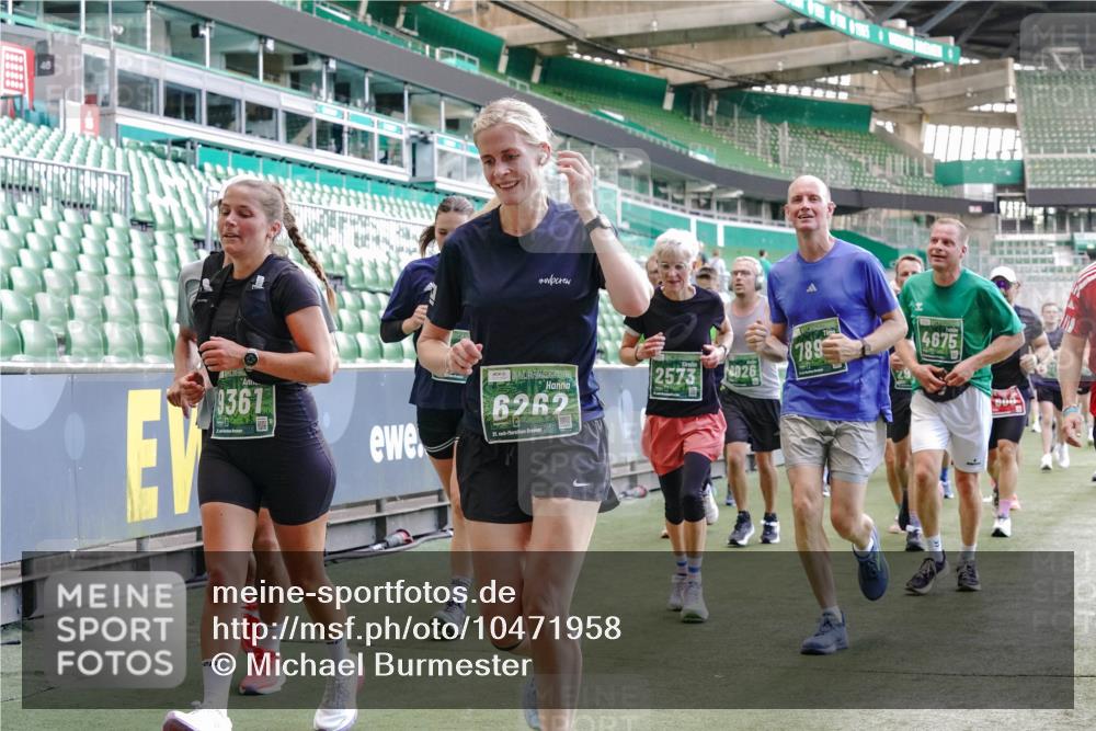 13.09.2026 - 21. swb-Marathon Bremen Michael Burmester http://msf.ph/oto/10471958 13.09.2026 13:14:55 Laufen im Stadion 263, 266, 300, 414, 460, 600, 631, 768, 956, 1008, 1047, 1392, 1408, 1573, 1596, 1818, 1819, 1874, 2024, 2035, 2079, 2233, 2235, 2314, 2359, 2385, 2386, 2387, 2412, 2457, 2466, 2484, 2494, 2521, 2540, 2564, 2667, 2690, 2691, 2693, 2737, 2760, 2783, 2829, 2838, 2859, 2861, 2865, 2874, 2887, 2958, 2972, 2978, 3075, 3111, 3157, 3165, 3185, 3209, 3265, 3304, 3355, 3378, 3382, 3405, 3428, 3653, 3661, 3670, 3680, 3829, 4034, 4080, 4306, 703 meine-sportfotos.de