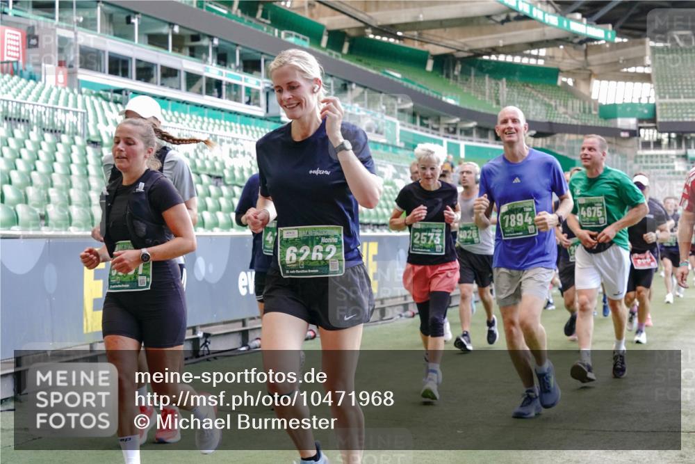 13.09.2026 - 21. swb-Marathon Bremen Michael Burmester http://msf.ph/oto/10471968 13.09.2026 13:14:55 Laufen im Stadion 263, 266, 300, 414, 460, 600, 631, 768, 956, 1008, 1047, 1392, 1408, 1573, 1596, 1818, 1819, 1874, 2024, 2035, 2079, 2233, 2235, 2314, 2359, 2385, 2386, 2387, 2412, 2457, 2466, 2484, 2494, 2521, 2540, 2564, 2667, 2690, 2691, 2693, 2737, 2760, 2783, 2829, 2838, 2859, 2861, 2865, 2874, 2887, 2958, 2972, 2978, 3075, 3111, 3157, 3165, 3185, 3209, 3265, 3304, 3355, 3378, 3382, 3405, 3428, 3653, 3661, 3670, 3680, 3829, 4034, 4080, 4306, 703 meine-sportfotos.de