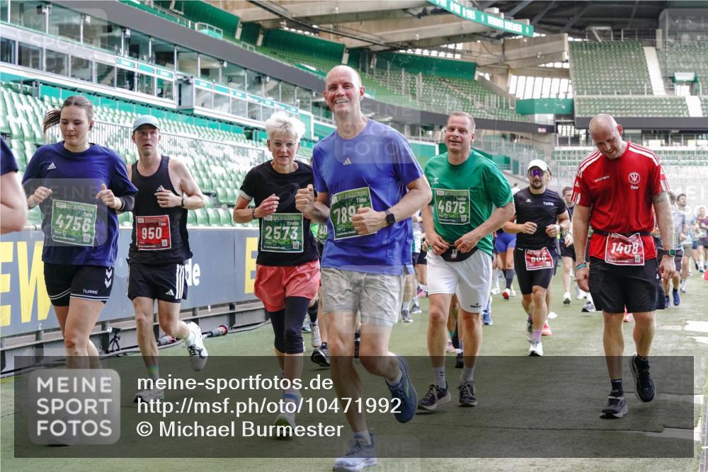 13.09.2026 - 21. swb-Marathon Bremen Michael Burmester http://msf.ph/oto/10471992 13.09.2026 13:14:56 Laufen im Stadion 263, 266, 300, 414, 460, 600, 631, 768, 956, 1008, 1047, 1392, 1408, 1573, 1596, 1818, 1819, 1874, 2024, 2035, 2079, 2233, 2235, 2314, 2359, 2385, 2386, 2387, 2412, 2457, 2466, 2484, 2494, 2521, 2540, 2564, 2667, 2690, 2691, 2693, 2737, 2760, 2783, 2829, 2838, 2859, 2861, 2865, 2874, 2887, 2958, 2972, 2978, 3075, 3111, 3157, 3165, 3185, 3209, 3265, 3304, 3355, 3378, 3382, 3405, 3428, 3653, 3661, 3670, 3680, 3829, 4034, 4080, 4306, 703 meine-sportfotos.de