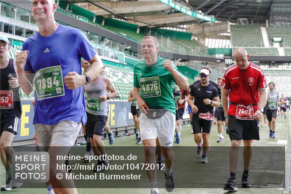 13.09.2026 - 21. swb-Marathon Bremen Michael Burmester http://msf.ph/oto/10472012 13.09.2026 13:14:57 Laufen im Stadion 143, 263, 266, 300, 414, 460, 600, 631, 768, 956, 1008, 1047, 1392, 1408, 1573, 1596, 1818, 1819, 1874, 2024, 2035, 2079, 2233, 2235, 2314, 2359, 2385, 2386, 2387, 2412, 2457, 2466, 2484, 2494, 2521, 2540, 2564, 2667, 2690, 2691, 2693, 2737, 2760, 2783, 2829, 2838, 2859, 2861, 2865, 2874, 2887, 2958, 2972, 2978, 3075, 3111, 3157, 3165, 3185, 3209, 3265, 3304, 3355, 3378, 3382, 3405, 3428, 3653, 3661, 3670, 3680, 3829, 4034, 4080, 4306, 703 meine-sportfotos.de
