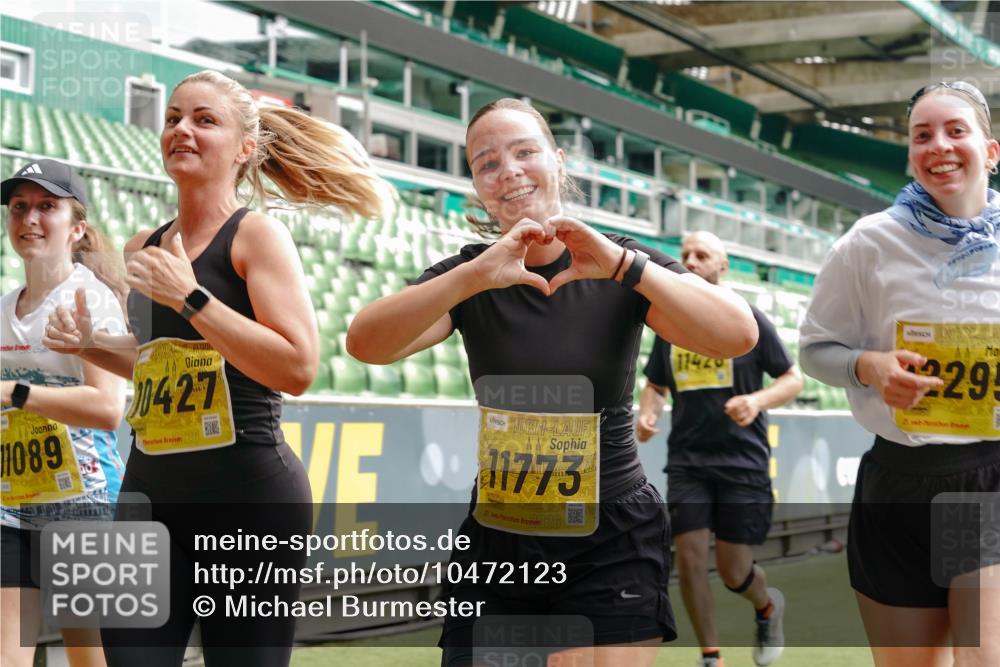 13.09.2026 - 21. swb-Marathon Bremen Michael Burmester http://msf.ph/oto/10472123 13.09.2026 10:37:15 Laufen im Stadion 10090, 10091, 10092, 10150, 10152, 10153, 10154, 10160, 10186, 10187, 10190, 10198, 10237, 10251, 10257, 10263, 10272, 10273, 10274, 10275, 10278, 10283, 10291, 10296, 10306, 10315, 10323, 10327, 10331, 10332, 10338, 10357, 10370, 10375, 10376, 10382, 10390, 10403, 10411, 10420, 10429, 10432, 10439, 10444, 10473, 10481, 10488, 10497, 10500, 10516, 10531, 10560, 10569, 10598, 10607, 10613, 10633, 10647, 10648, 10654, 10659, 10663, 10671, 10672, 10674 meine-sportfotos.de