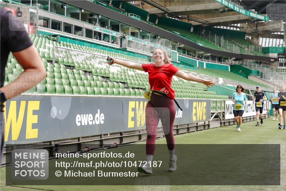 13.09.2026 - 21. swb-Marathon Bremen Michael Burmester http://msf.ph/oto/10472187 13.09.2026 10:37:17 Laufen im Stadion 10090, 10091, 10092, 10150, 10152, 10153, 10154, 10160, 10186, 10187, 10190, 10198, 10237, 10251, 10257, 10263, 10272, 10273, 10274, 10275, 10278, 10283, 10291, 10296, 10305, 10306, 10315, 10323, 10327, 10331, 10332, 10338, 10370, 10375, 10376, 10382, 10390, 10403, 10411, 10420, 10429, 10432, 10439, 10444, 10473, 10481, 10488, 10497, 10500, 10516, 10531, 10560, 10569, 10598, 10607, 10613, 10633, 10647, 10648, 10654, 10659, 10663, 10671, 10672, 10674, 10823 meine-sportfotos.de