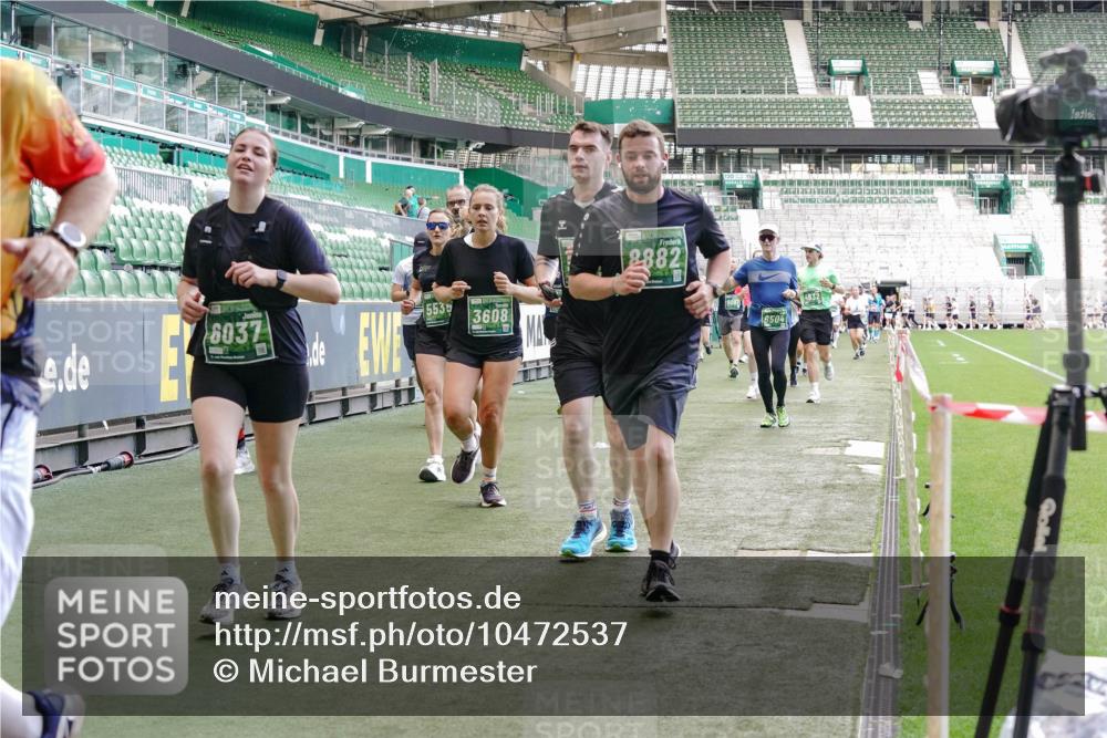 13.09.2026 - 21. swb-Marathon Bremen Michael Burmester http://msf.ph/oto/10472537 13.09.2026 13:15:11 Laufen im Stadion 143, 263, 266, 300, 414, 460, 598, 631, 653, 768, 956, 1008, 1047, 1392, 1408, 1573, 1818, 1819, 1874, 2013, 2024, 2035, 2218, 2233, 2235, 2314, 2359, 2385, 2386, 2412, 2457, 2466, 2468, 2484, 2494, 2521, 2540, 2564, 2667, 2678, 2690, 2691, 2693, 2737, 2760, 2783, 2829, 2838, 2859, 2861, 2865, 2874, 2887, 2958, 2978, 3001, 3075, 3111, 3157, 3165, 3185, 3209, 3237, 3265, 3304, 3355, 3378, 3382, 3405, 3428, 3486, 3512, 3653, 3661, 3670, 3680, 3829, 4034, 4080, 4306, 703 meine-sportfotos.de