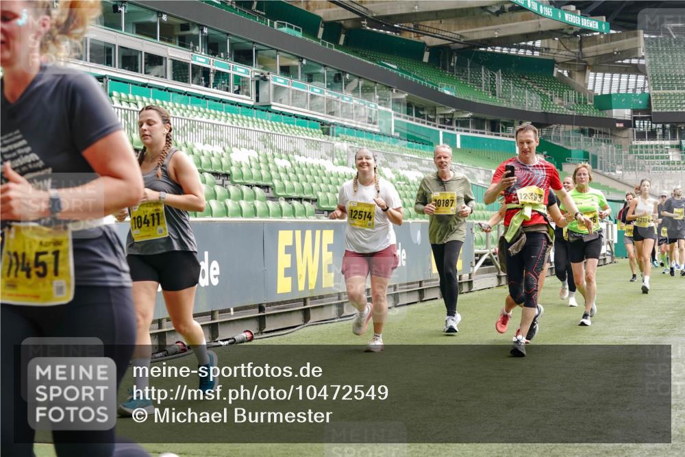 13.09.2026 - 21. swb-Marathon Bremen Michael Burmester http://msf.ph/oto/10472549 13.09.2026 10:37:29 Laufen im Stadion 10090, 10091, 10092, 10150, 10153, 10154, 10160, 10186, 10187, 10190, 10198, 10205, 10237, 10251, 10257, 10272, 10273, 10274, 10275, 10278, 10283, 10291, 10296, 10305, 10315, 10323, 10327, 10331, 10332, 10338, 10370, 10375, 10376, 10382, 10390, 10403, 10411, 10420, 10429, 10432, 10439, 10444, 10465, 10488, 10497, 10500, 10516, 10531, 10560, 10569, 10598, 10607, 10613, 10633, 10647, 10648, 10654, 10659, 10663, 10674, 10823 meine-sportfotos.de