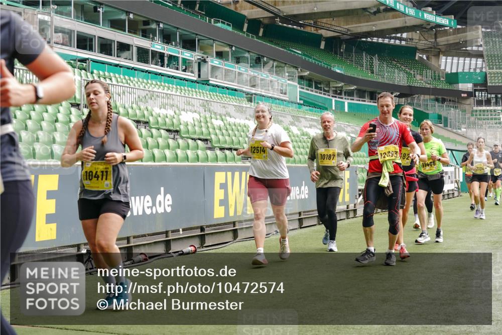 13.09.2026 - 21. swb-Marathon Bremen Michael Burmester http://msf.ph/oto/10472574 13.09.2026 10:37:30 Laufen im Stadion 10090, 10091, 10092, 10150, 10153, 10154, 10160, 10186, 10187, 10190, 10198, 10205, 10237, 10251, 10257, 10272, 10273, 10274, 10275, 10278, 10283, 10291, 10296, 10305, 10315, 10323, 10327, 10331, 10332, 10338, 10370, 10375, 10376, 10382, 10390, 10403, 10411, 10420, 10429, 10432, 10439, 10444, 10465, 10488, 10497, 10500, 10516, 10531, 10560, 10569, 10598, 10607, 10613, 10633, 10647, 10648, 10654, 10659, 10663, 10674, 10802, 10823 meine-sportfotos.de