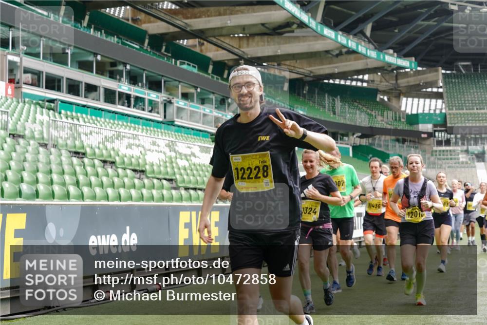 13.09.2026 - 21. swb-Marathon Bremen Michael Burmester http://msf.ph/oto/10472858 13.09.2026 10:37:38 Laufen im Stadion 10090, 10091, 10092, 10150, 10153, 10154, 10160, 10186, 10190, 10198, 10205, 10237, 10251, 10257, 10273, 10274, 10278, 10283, 10296, 10305, 10315, 10323, 10327, 10331, 10332, 10338, 10370, 10375, 10376, 10382, 10390, 10403, 10411, 10420, 10429, 10432, 10444, 10465, 10488, 10497, 10500, 10516, 10531, 10569, 10598, 10607, 10613, 10633, 10645, 10647, 10648, 10654, 10659, 10663, 10674, 10681, 10682, 10695, 10697, 10802, 10823 meine-sportfotos.de