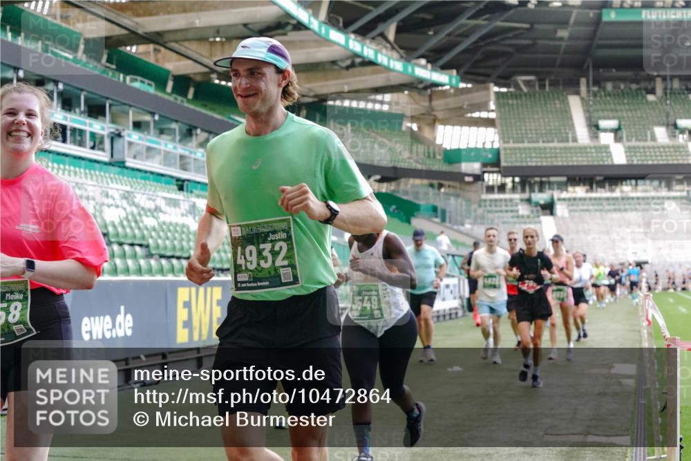 13.09.2026 - 21. swb-Marathon Bremen Michael Burmester http://msf.ph/oto/10472864 13.09.2026 13:15:19 Laufen im Stadion 143, 263, 266, 300, 414, 460, 598, 612, 653, 768, 956, 1008, 1047, 1392, 1408, 1573, 1818, 1819, 1874, 2013, 2024, 2218, 2233, 2235, 2314, 2359, 2385, 2386, 2412, 2466, 2468, 2484, 2494, 2521, 2564, 2667, 2678, 2690, 2691, 2698, 2737, 2760, 2783, 2829, 2838, 2859, 2861, 2865, 2874, 2887, 2958, 2978, 3001, 3075, 3157, 3165, 3185, 3237, 3265, 3331, 3355, 3378, 3382, 3405, 3428, 3486, 3512, 3653, 3661, 3670, 3680, 3829, 4034, 4080, 4306, 703 meine-sportfotos.de