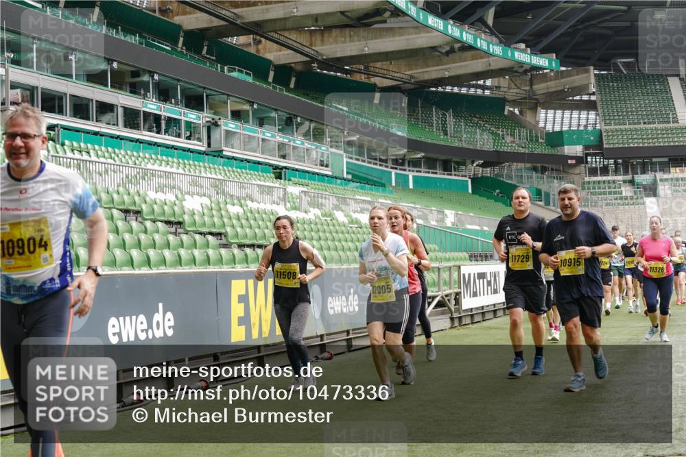 13.09.2026 - 21. swb-Marathon Bremen Michael Burmester http://msf.ph/oto/10473336 13.09.2026 10:37:51 Laufen im Stadion 10090, 10091, 10092, 10150, 10153, 10154, 10168, 10186, 10188, 10190, 10198, 10205, 10237, 10257, 10259, 10260, 10273, 10274, 10283, 10296, 10305, 10315, 10323, 10327, 10331, 10332, 10370, 10375, 10376, 10390, 10411, 10429, 10432, 10444, 10465, 10488, 10497, 10500, 10516, 10526, 10531, 10598, 10613, 10633, 10645, 10647, 10648, 10654, 10659, 10661, 10663, 10674, 10681, 10682, 10695, 10697, 10802, 10823 meine-sportfotos.de