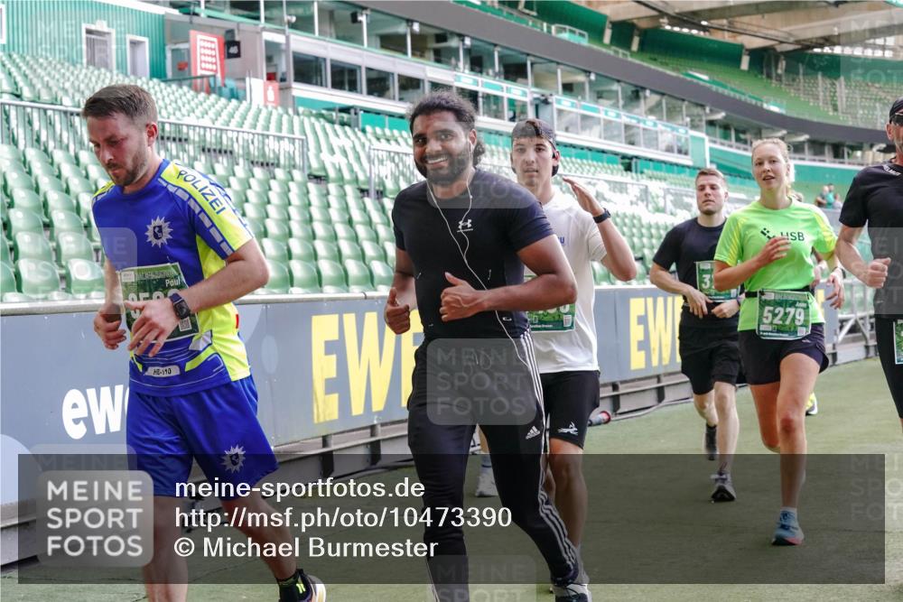 13.09.2026 - 21. swb-Marathon Bremen Michael Burmester http://msf.ph/oto/10473390 13.09.2026 13:15:35 Laufen im Stadion 143, 231, 263, 266, 300, 414, 598, 612, 653, 768, 956, 1008, 1047, 1185, 1312, 1818, 1819, 1874, 2013, 2218, 2233, 2235, 2314, 2351, 2359, 2385, 2386, 2466, 2468, 2484, 2494, 2564, 2579, 2664, 2667, 2678, 2690, 2691, 2698, 2737, 2760, 2783, 2799, 2829, 2838, 2846, 2859, 2861, 2865, 2874, 2887, 2958, 2978, 3001, 3075, 3133, 3157, 3165, 3185, 3237, 3265, 3331, 3355, 3382, 3387, 3428, 3486, 3512, 3670, 3680, 3829, 4034, 4080, 4306, 703 meine-sportfotos.de