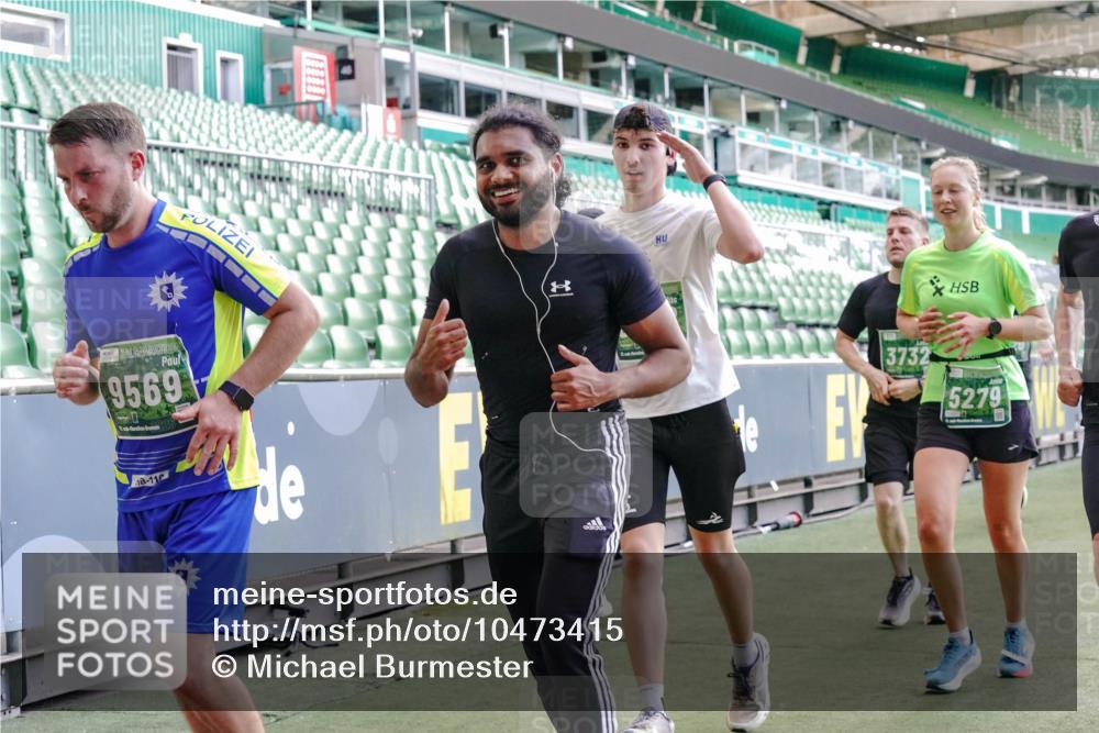 13.09.2026 - 21. swb-Marathon Bremen Michael Burmester http://msf.ph/oto/10473415 13.09.2026 13:15:35 Laufen im Stadion 143, 231, 263, 266, 300, 414, 598, 612, 653, 768, 956, 1008, 1047, 1185, 1312, 1818, 1819, 1874, 2013, 2218, 2233, 2235, 2314, 2351, 2359, 2385, 2386, 2466, 2468, 2484, 2494, 2564, 2579, 2664, 2667, 2678, 2690, 2691, 2698, 2737, 2760, 2783, 2799, 2829, 2838, 2846, 2859, 2861, 2865, 2874, 2887, 2958, 2978, 3001, 3075, 3133, 3157, 3165, 3185, 3237, 3265, 3331, 3355, 3382, 3387, 3428, 3486, 3512, 3670, 3680, 3829, 4034, 4080, 4306, 703 meine-sportfotos.de