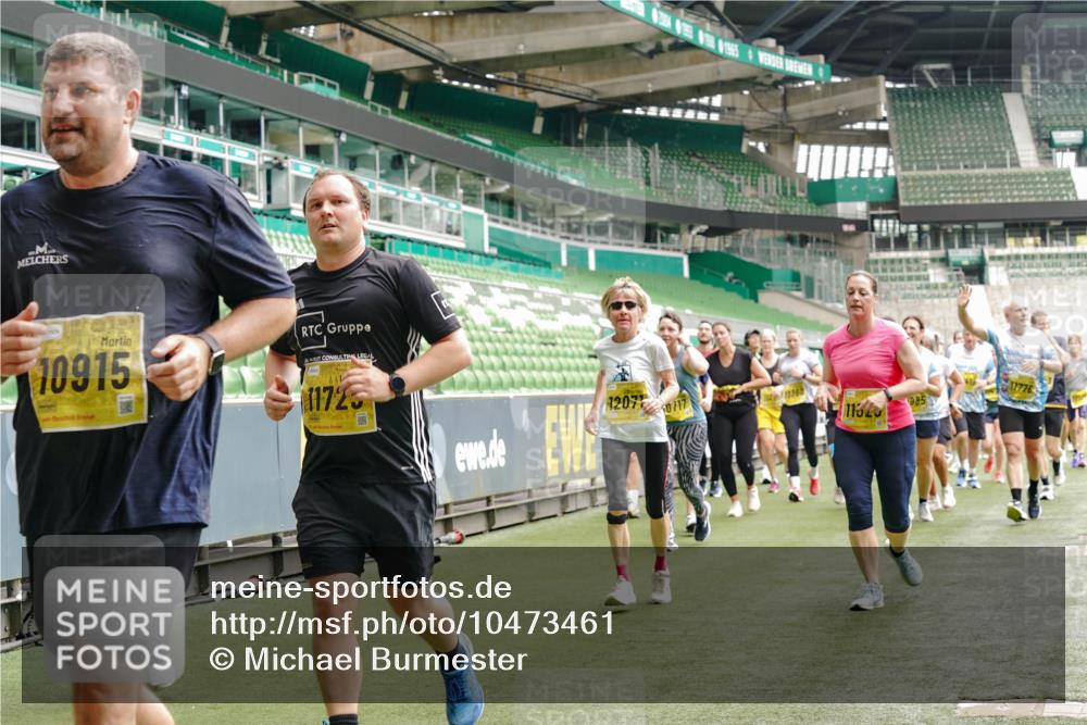 13.09.2026 - 21. swb-Marathon Bremen Michael Burmester http://msf.ph/oto/10473461 13.09.2026 10:37:54 Laufen im Stadion 10090, 10091, 10092, 10150, 10153, 10154, 10168, 10186, 10188, 10190, 10198, 10205, 10237, 10257, 10259, 10260, 10273, 10274, 10283, 10296, 10305, 10315, 10323, 10327, 10331, 10332, 10370, 10375, 10376, 10390, 10429, 10432, 10444, 10465, 10488, 10497, 10500, 10516, 10526, 10598, 10613, 10633, 10645, 10647, 10648, 10654, 10659, 10661, 10663, 10674, 10681, 10682, 10695, 10697, 10802, 10823 meine-sportfotos.de