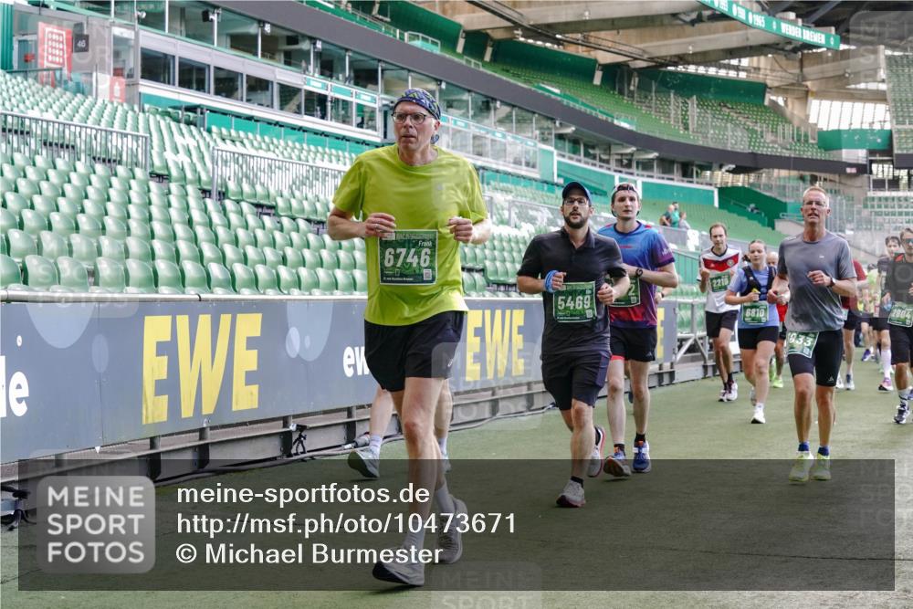 13.09.2026 - 21. swb-Marathon Bremen Michael Burmester http://msf.ph/oto/10473671 13.09.2026 13:15:42 Laufen im Stadion 143, 231, 263, 266, 300, 414, 598, 612, 653, 768, 956, 1008, 1047, 1185, 1312, 1465, 1818, 1819, 1874, 2013, 2218, 2235, 2314, 2351, 2359, 2363, 2385, 2386, 2466, 2468, 2484, 2494, 2579, 2664, 2667, 2678, 2690, 2691, 2698, 2737, 2760, 2778, 2783, 2799, 2829, 2838, 2846, 2859, 2861, 2865, 2874, 2958, 2974, 2978, 3001, 3075, 3133, 3157, 3165, 3185, 3237, 3265, 3331, 3355, 3382, 3387, 3486, 3512, 3670, 3680, 3829, 4034, 4080, 4306, 703 meine-sportfotos.de
