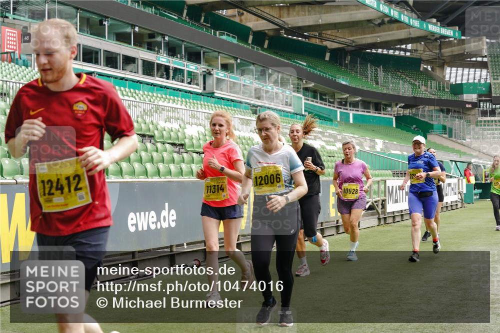 13.09.2026 - 21. swb-Marathon Bremen Michael Burmester http://msf.ph/oto/10474016 13.09.2026 10:38:10 Laufen im Stadion 10090, 10091, 10092, 10150, 10153, 10154, 10168, 10186, 10188, 10190, 10198, 10205, 10237, 10259, 10260, 10273, 10274, 10283, 10296, 10305, 10315, 10323, 10327, 10331, 10332, 10370, 10375, 10376, 10432, 10444, 10465, 10488, 10497, 10500, 10516, 10526, 10595, 10598, 10613, 10630, 10633, 10645, 10647, 10648, 10654, 10659, 10661, 10663, 10674, 10681, 10682, 10695, 10697, 10802, 10823 meine-sportfotos.de