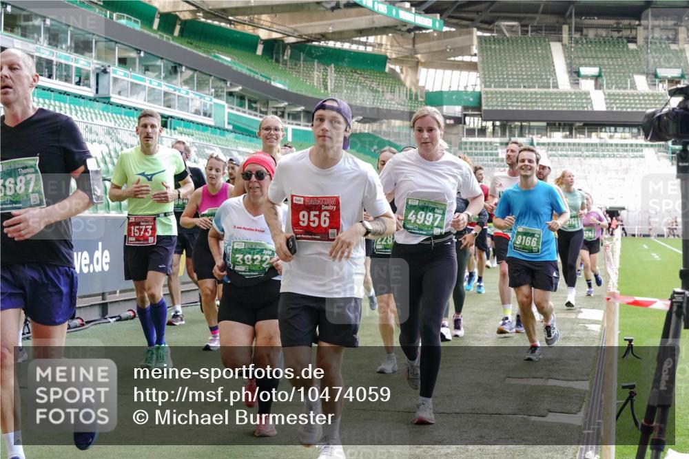 13.09.2026 - 21. swb-Marathon Bremen Michael Burmester http://msf.ph/oto/10474059 13.09.2026 13:15:50 Laufen im Stadion 143, 153, 231, 263, 266, 300, 414, 598, 612, 653, 990, 1008, 1047, 1185, 1312, 1465, 1539, 1818, 1819, 1874, 2013, 2218, 2235, 2314, 2351, 2359, 2363, 2385, 2386, 2466, 2468, 2484, 2494, 2579, 2664, 2667, 2678, 2690, 2691, 2698, 2737, 2760, 2778, 2783, 2799, 2838, 2846, 2859, 2861, 2865, 2874, 2958, 2974, 2978, 3001, 3075, 3133, 3157, 3165, 3185, 3237, 3265, 3331, 3355, 3382, 3387, 3486, 3501, 3512, 3670, 3680, 3829, 4034, 4080, 4306, 703 meine-sportfotos.de