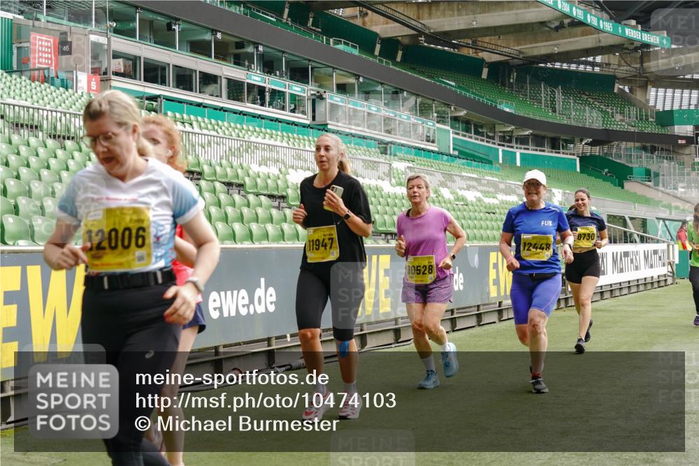 13.09.2026 - 21. swb-Marathon Bremen Michael Burmester http://msf.ph/oto/10474103 13.09.2026 10:38:11 Laufen im Stadion 10090, 10091, 10092, 10150, 10154, 10168, 10186, 10188, 10190, 10198, 10205, 10237, 10259, 10260, 10273, 10274, 10283, 10305, 10315, 10323, 10327, 10331, 10332, 10370, 10375, 10376, 10432, 10444, 10465, 10488, 10497, 10500, 10516, 10526, 10595, 10598, 10613, 10630, 10645, 10647, 10648, 10654, 10659, 10661, 10663, 10674, 10681, 10682, 10695, 10697, 10802, 10823 meine-sportfotos.de