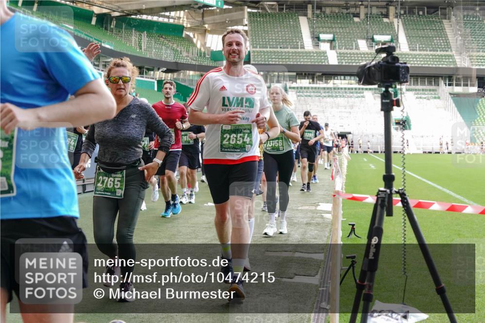 13.09.2026 - 21. swb-Marathon Bremen Michael Burmester http://msf.ph/oto/10474215 13.09.2026 13:15:53 Laufen im Stadion 143, 153, 231, 263, 266, 300, 414, 598, 612, 653, 990, 1008, 1047, 1185, 1312, 1465, 1539, 1874, 2013, 2218, 2235, 2259, 2314, 2351, 2359, 2363, 2385, 2386, 2466, 2468, 2484, 2494, 2579, 2664, 2667, 2678, 2690, 2691, 2698, 2737, 2760, 2778, 2783, 2799, 2838, 2846, 2859, 2861, 2865, 2874, 2958, 2974, 2978, 2996, 3001, 3075, 3133, 3157, 3165, 3185, 3237, 3265, 3331, 3355, 3382, 3387, 3486, 3501, 3512, 3670, 3680, 3829, 4034, 4080, 4306, 703 meine-sportfotos.de