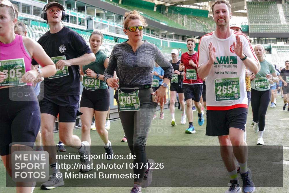 13.09.2026 - 21. swb-Marathon Bremen Michael Burmester http://msf.ph/oto/10474226 13.09.2026 13:15:54 Laufen im Stadion 143, 153, 231, 263, 266, 300, 414, 598, 612, 653, 990, 1008, 1047, 1185, 1312, 1465, 1539, 1874, 2013, 2218, 2235, 2259, 2314, 2351, 2359, 2363, 2385, 2386, 2466, 2468, 2484, 2494, 2579, 2664, 2667, 2678, 2690, 2691, 2698, 2737, 2760, 2778, 2783, 2799, 2838, 2846, 2859, 2861, 2865, 2874, 2958, 2974, 2978, 2996, 3001, 3075, 3133, 3157, 3165, 3185, 3237, 3265, 3331, 3355, 3382, 3387, 3486, 3501, 3512, 3670, 3680, 3829, 4034, 4080, 4306, 703 meine-sportfotos.de