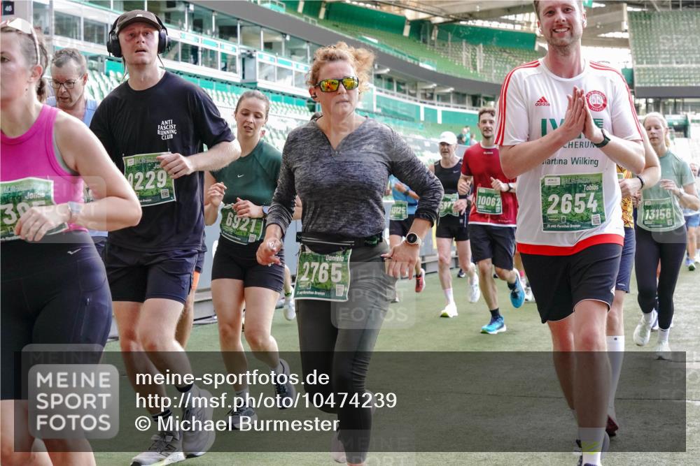 13.09.2026 - 21. swb-Marathon Bremen Michael Burmester http://msf.ph/oto/10474239 13.09.2026 13:15:54 Laufen im Stadion 143, 153, 231, 263, 266, 300, 414, 598, 612, 653, 990, 1008, 1047, 1185, 1312, 1465, 1539, 1874, 2013, 2218, 2235, 2259, 2314, 2351, 2359, 2363, 2385, 2386, 2466, 2468, 2484, 2494, 2579, 2664, 2667, 2678, 2690, 2691, 2698, 2737, 2760, 2778, 2783, 2799, 2838, 2846, 2859, 2861, 2865, 2874, 2958, 2974, 2978, 2996, 3001, 3075, 3133, 3157, 3165, 3185, 3237, 3265, 3331, 3355, 3382, 3387, 3486, 3501, 3512, 3670, 3680, 3829, 4034, 4080, 4306, 703 meine-sportfotos.de