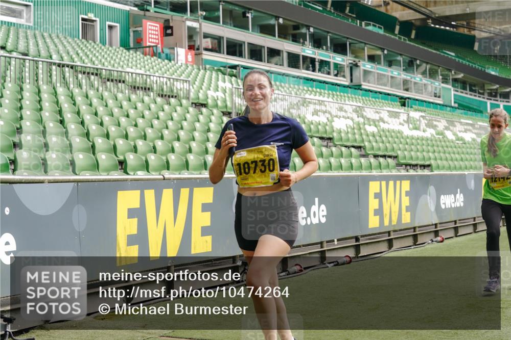 13.09.2026 - 21. swb-Marathon Bremen Michael Burmester http://msf.ph/oto/10474264 13.09.2026 10:38:14 Laufen im Stadion 10090, 10091, 10092, 10150, 10168, 10186, 10188, 10190, 10205, 10237, 10238, 10259, 10260, 10273, 10274, 10283, 10305, 10315, 10323, 10327, 10331, 10332, 10360, 10370, 10375, 10376, 10432, 10444, 10457, 10465, 10469, 10488, 10497, 10500, 10516, 10526, 10595, 10598, 10613, 10630, 10645, 10647, 10648, 10654, 10659, 10661, 10663, 10674, 10681, 10682, 10695, 10697, 10802, 10823 meine-sportfotos.de