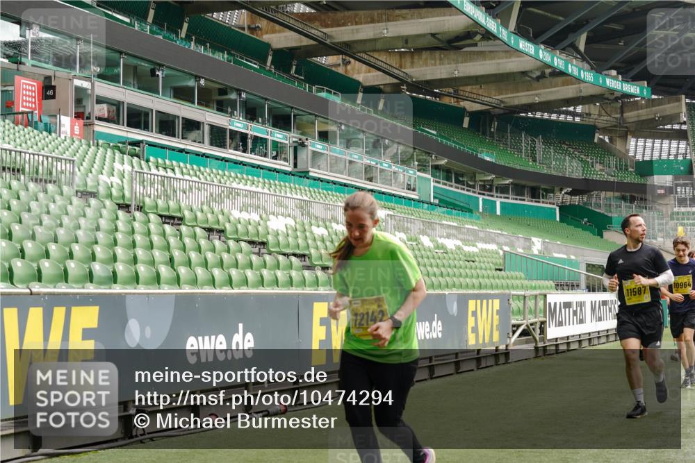 13.09.2026 - 21. swb-Marathon Bremen Michael Burmester http://msf.ph/oto/10474294 13.09.2026 10:38:15 Laufen im Stadion 10090, 10091, 10092, 10150, 10168, 10186, 10188, 10190, 10205, 10237, 10238, 10259, 10260, 10273, 10274, 10283, 10305, 10315, 10323, 10327, 10331, 10332, 10360, 10370, 10375, 10376, 10432, 10444, 10457, 10465, 10469, 10488, 10500, 10516, 10526, 10595, 10598, 10613, 10630, 10645, 10647, 10648, 10654, 10659, 10661, 10663, 10674, 10681, 10682, 10695, 10697, 10802, 10823 meine-sportfotos.de