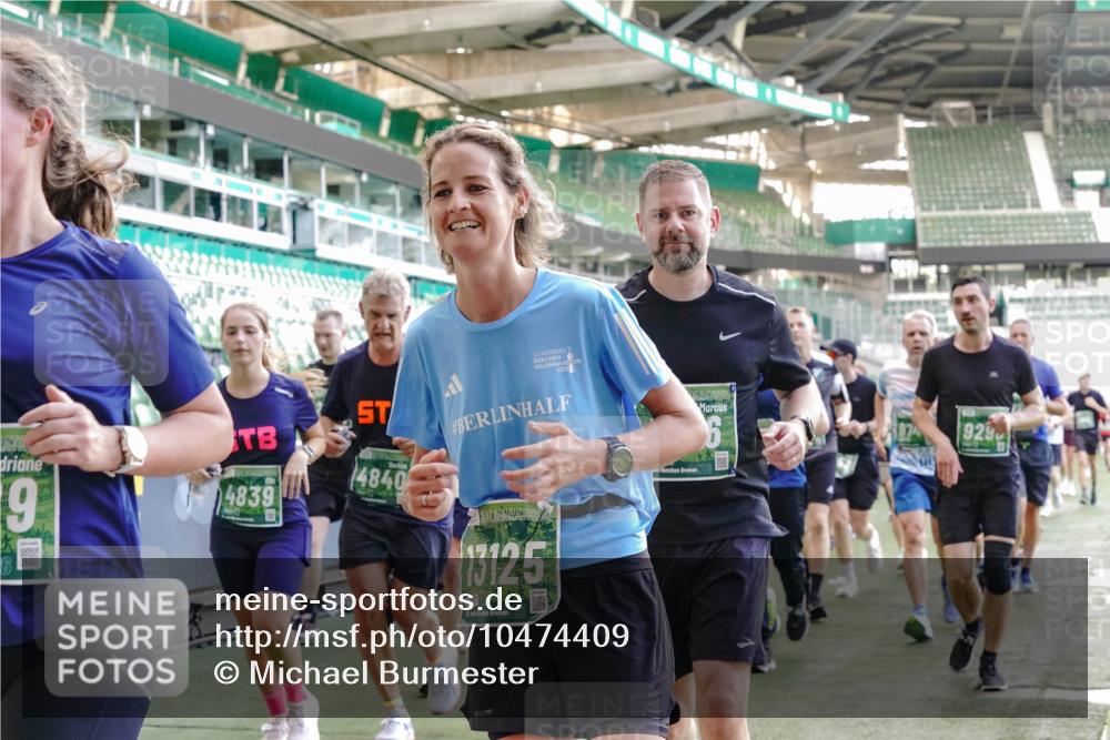 13.09.2026 - 21. swb-Marathon Bremen Michael Burmester http://msf.ph/oto/10474409 13.09.2026 13:15:58 Laufen im Stadion 134, 143, 153, 231, 263, 266, 271, 300, 414, 598, 612, 653, 990, 1047, 1185, 1312, 1465, 1539, 1825, 1874, 2013, 2218, 2235, 2259, 2351, 2359, 2363, 2385, 2386, 2466, 2468, 2484, 2494, 2562, 2579, 2664, 2667, 2678, 2690, 2691, 2698, 2737, 2760, 2778, 2783, 2799, 2838, 2846, 2859, 2861, 2865, 2874, 2958, 2974, 2996, 3001, 3075, 3133, 3157, 3165, 3185, 3237, 3265, 3331, 3355, 3366, 3382, 3387, 3486, 3501, 3512, 3670, 3680, 3829, 4034, 4080, 4306, 703 meine-sportfotos.de