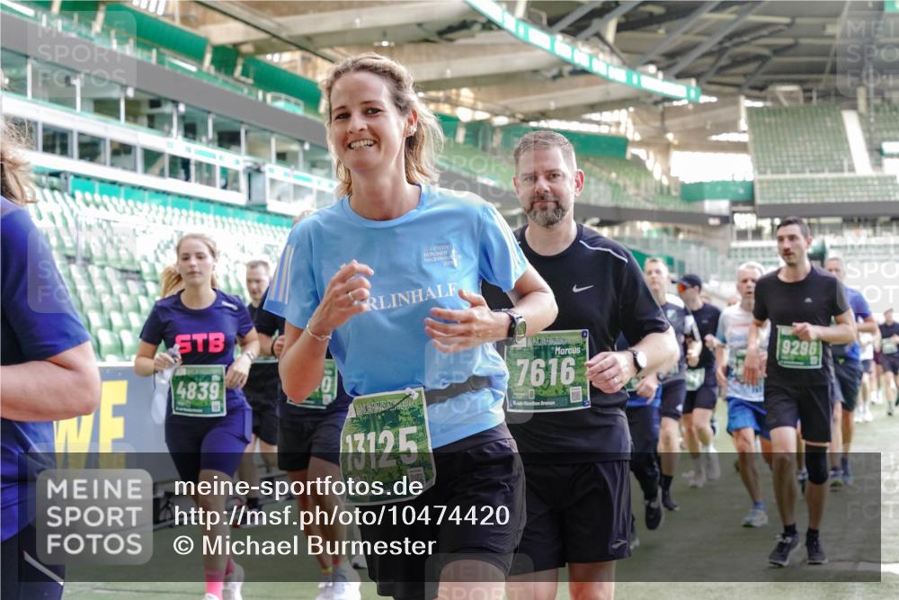 13.09.2026 - 21. swb-Marathon Bremen Michael Burmester http://msf.ph/oto/10474420 13.09.2026 13:15:58 Laufen im Stadion 134, 143, 153, 231, 263, 266, 271, 300, 414, 598, 612, 653, 990, 1047, 1185, 1312, 1465, 1539, 1825, 1874, 2013, 2218, 2235, 2259, 2351, 2359, 2363, 2385, 2386, 2466, 2468, 2484, 2494, 2562, 2579, 2664, 2667, 2678, 2690, 2691, 2698, 2737, 2760, 2778, 2783, 2799, 2838, 2846, 2859, 2861, 2865, 2874, 2958, 2974, 2996, 3001, 3075, 3133, 3157, 3165, 3185, 3237, 3265, 3331, 3355, 3366, 3382, 3387, 3486, 3501, 3512, 3670, 3680, 3829, 4034, 4080, 4306, 703 meine-sportfotos.de