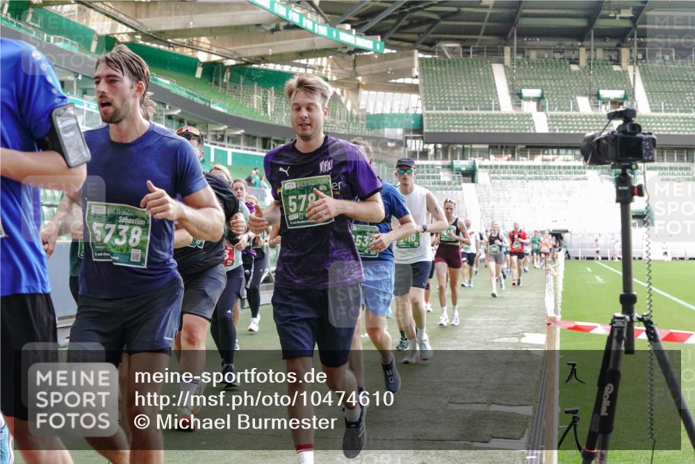 13.09.2026 - 21. swb-Marathon Bremen Michael Burmester http://msf.ph/oto/10474610 13.09.2026 13:16:05 Laufen im Stadion 134, 143, 153, 231, 263, 266, 267, 271, 300, 414, 598, 612, 653, 990, 1047, 1185, 1312, 1465, 1539, 1825, 1874, 1987, 2013, 2218, 2235, 2259, 2351, 2359, 2363, 2381, 2385, 2386, 2466, 2468, 2484, 2494, 2562, 2579, 2664, 2667, 2678, 2690, 2691, 2698, 2737, 2760, 2778, 2783, 2797, 2799, 2846, 2859, 2861, 2865, 2874, 2958, 2974, 2996, 3001, 3075, 3133, 3157, 3165, 3185, 3237, 3265, 3331, 3355, 3366, 3382, 3387, 3486, 3501, 3512, 3670, 3680, 3829, 4034, 4306, 703 meine-sportfotos.de
