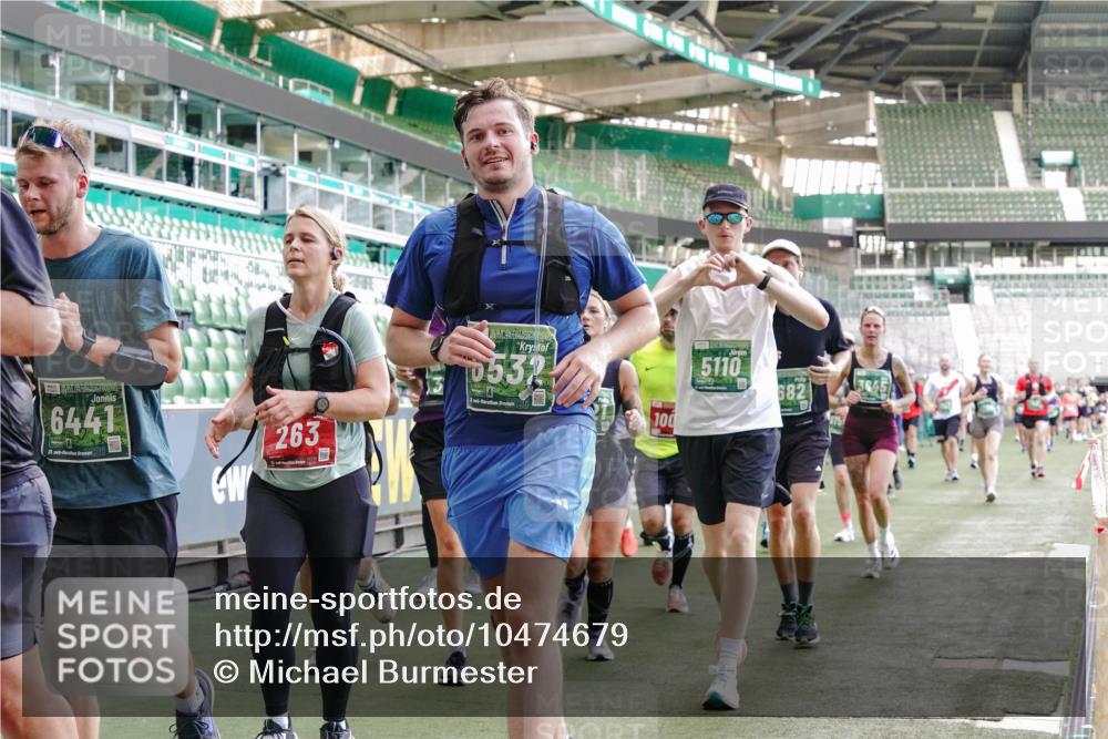 13.09.2026 - 21. swb-Marathon Bremen Michael Burmester http://msf.ph/oto/10474679 13.09.2026 13:16:06 Laufen im Stadion 134, 143, 153, 231, 263, 266, 267, 271, 300, 414, 598, 612, 653, 990, 1047, 1185, 1312, 1465, 1539, 1825, 1874, 1987, 2013, 2218, 2235, 2259, 2351, 2359, 2363, 2381, 2385, 2386, 2466, 2468, 2484, 2494, 2562, 2579, 2664, 2667, 2678, 2690, 2691, 2698, 2737, 2760, 2778, 2783, 2797, 2799, 2846, 2859, 2861, 2865, 2874, 2958, 2974, 2996, 3001, 3075, 3133, 3157, 3165, 3185, 3237, 3265, 3331, 3355, 3366, 3382, 3387, 3486, 3501, 3512, 3670, 3680, 3829, 4034, 4306, 703 meine-sportfotos.de